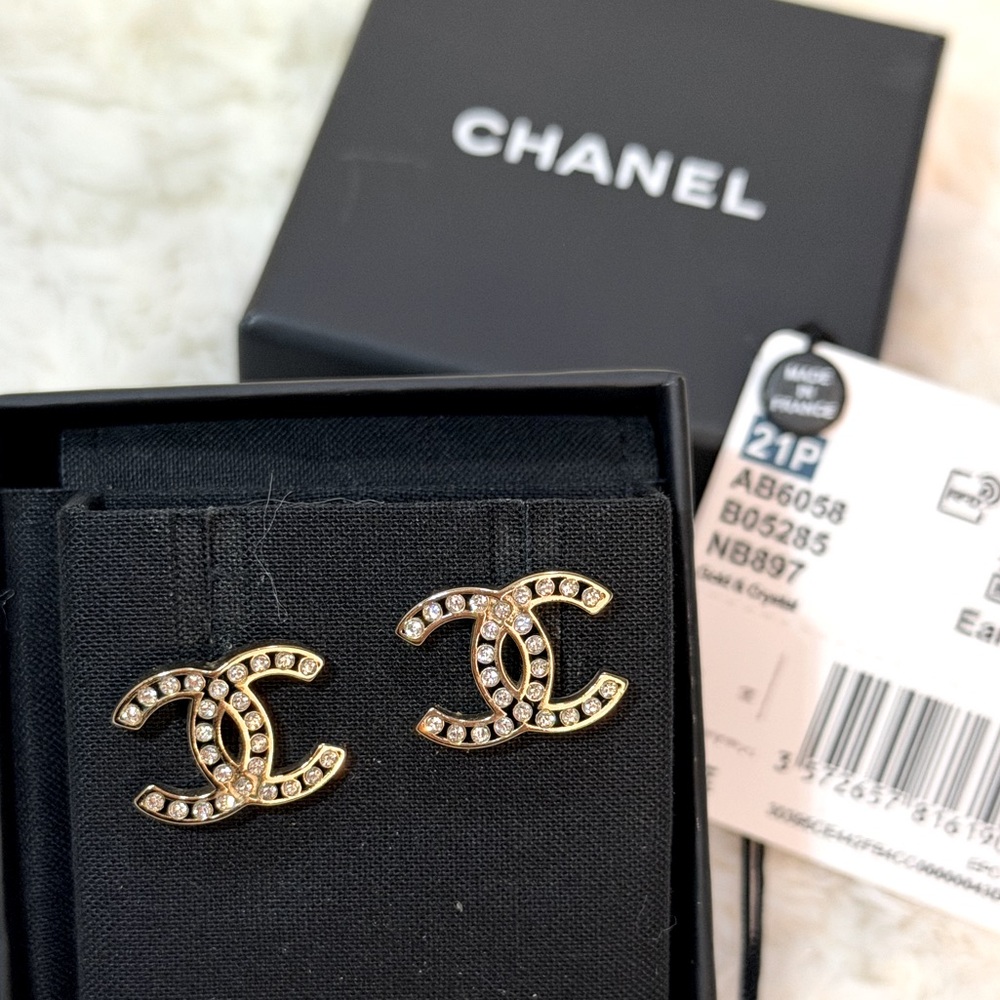 CHANEL CC Gold Earrings with Crystal 21P